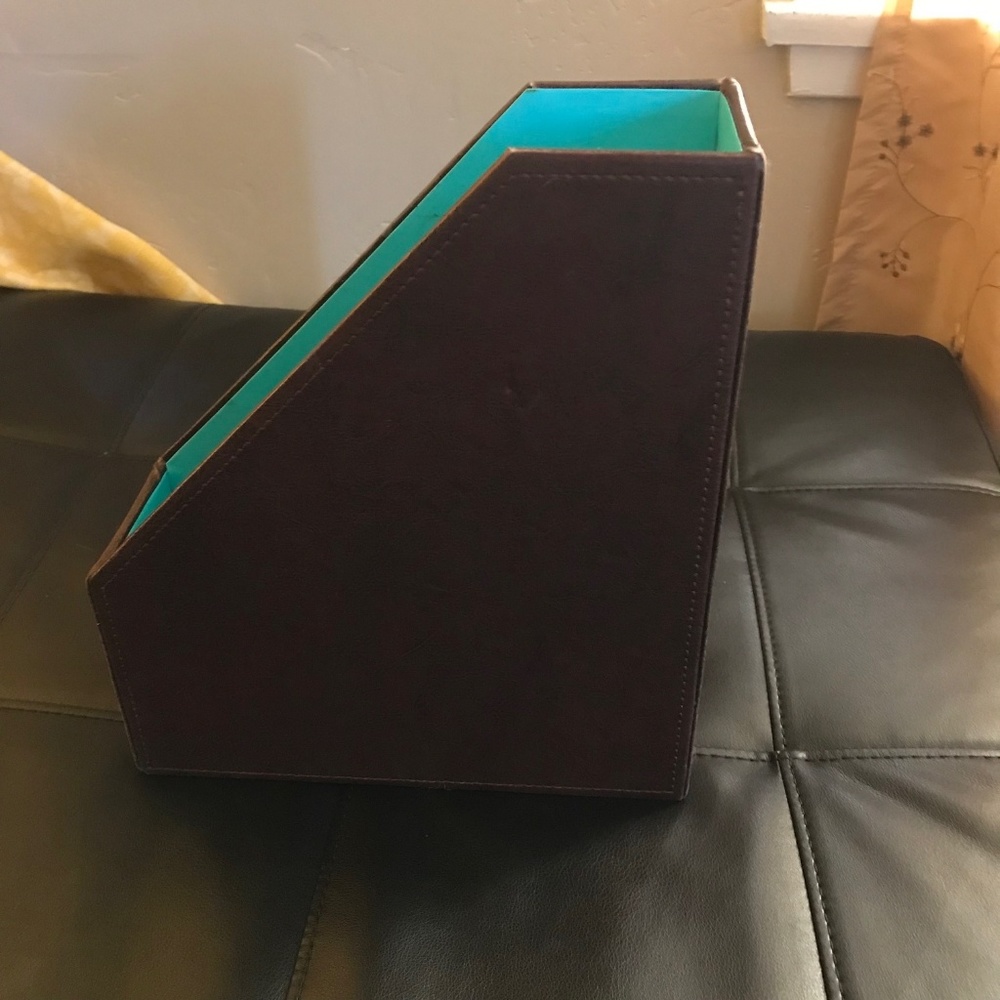 Magazine holder - Picture 3 of 4